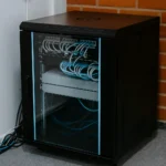 Serwerownia w małej firmie? Sprawdź, jak szafa rack może pomóc w jej stworzeniu