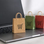 Na czym może polegać proces automatyzacji sklepów internetowych i jakie korzyści może przynieść tego typu automatyzacja?